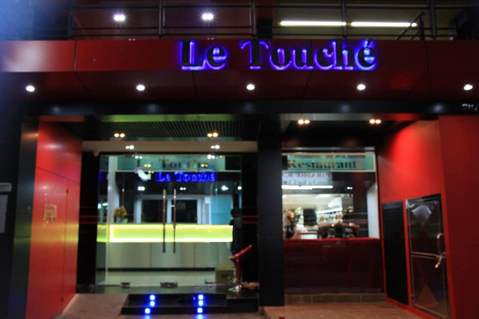 Le Touche Hotel Bangkok Bagian luar foto